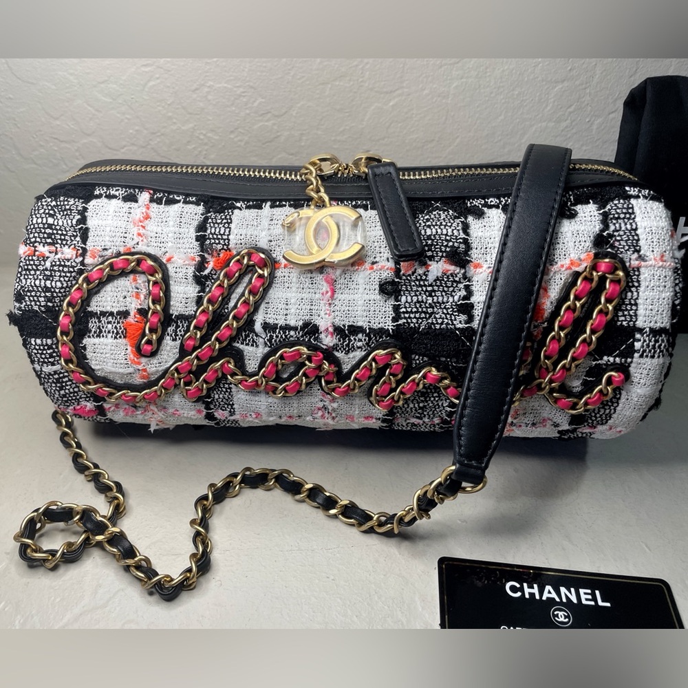 Chanel 2020 Runway Tweed Bag Signe Bowling Excellent Like New, Autenticated - Picture 13 of 16